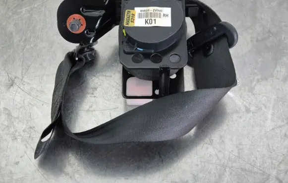 Hyundai Veloster Rear seatbelt 2V000