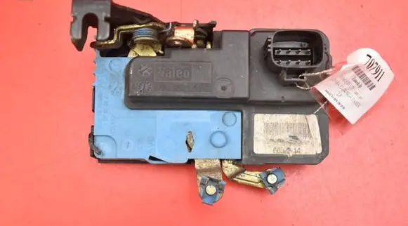 Volvo V70 Front door lock