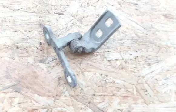 Opel Vectra C Front door lower hinge 270