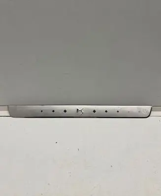 DS Automobiles 3 Crossback Front sill trim cover 98228143DX