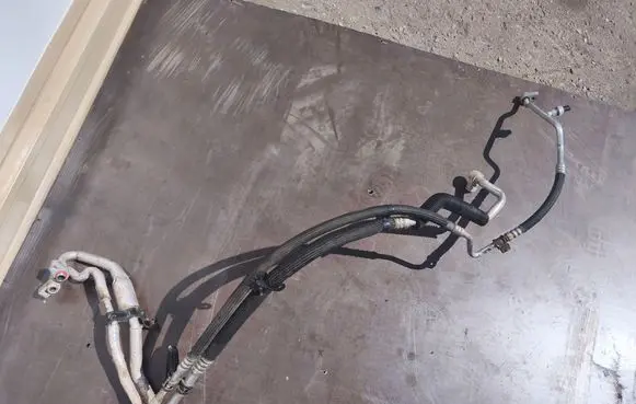 Air conditioning (A/C) pipe/hose