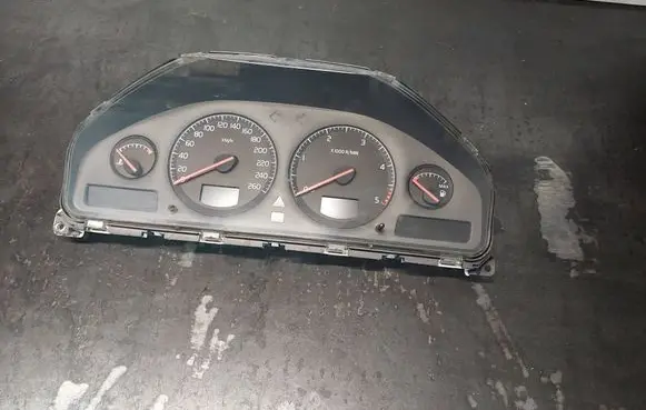 Volvo V70 Speedometer (instrument cluster) 9499671 69294-580T