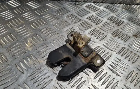 Audi A4 S4 B5 8D Tailgate/trunk/boot lock/catch/latch