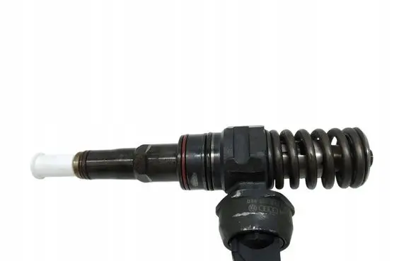 Volkswagen PASSAT B5.5 Fuel injector 038130073AR