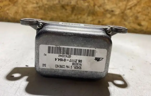 Mitsubishi Grandis ESP acceleration yaw rate sensor MN102338 D576C23A62