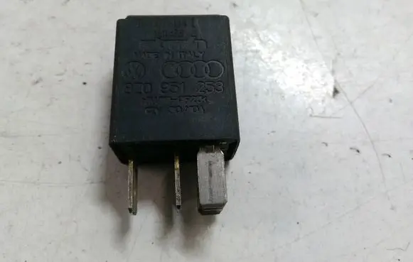 Audi A4 S4 B7 8E 8H Other relay 8Z0951253