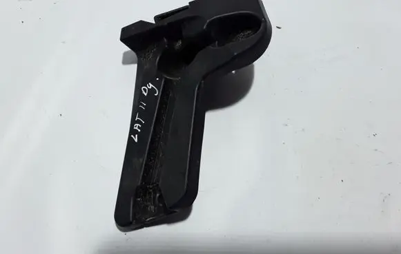 Rear bumper mounting bracket