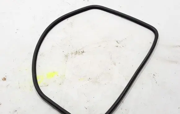 Volvo XC70 Rear door rubber seal (on body) 8663935