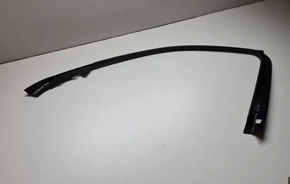 Mercedes-Benz C W204 Windshield trim A204725071
