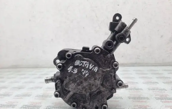 Skoda Octavia Mk2 (1Z) Vacuum pump 038145209C