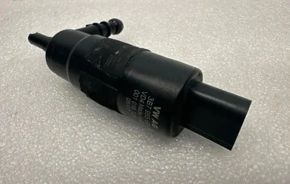 Audi A6 S6 C7 4G Headlight washer pump 3B7955681