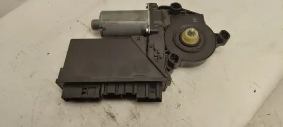 Audi A4 S4 B7 8E 8H Front door window regulator motor 8E1959802H