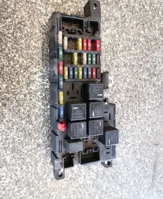 Volvo XC70 Fuse module 518828108 30728008