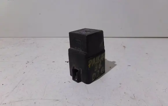 Volkswagen PASSAT B6 Other relay 3B0951253