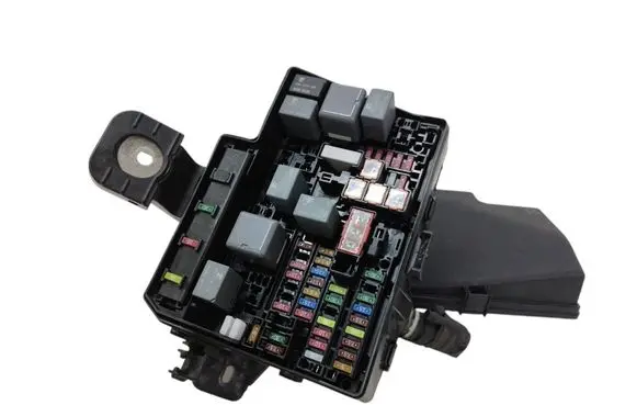 Toyota Yaris Fuse box set 8266252800 821110U020F