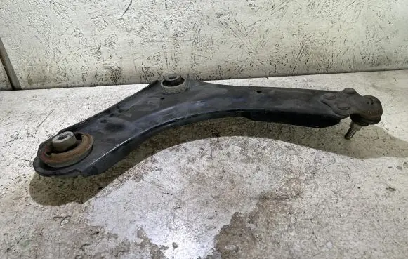 Renault Megane III Front lower control arm/wishbone
