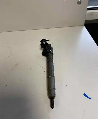 Volvo V70 Fuel injector 31272690