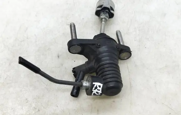 Toyota RAV 4 (XA40) Clutch master cylinder 60708 11200 0048