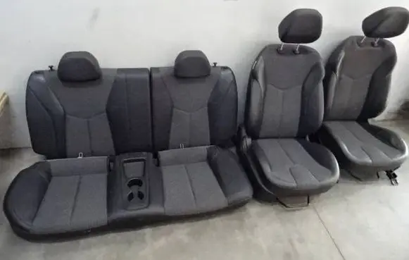 Hyundai Veloster Seat set 