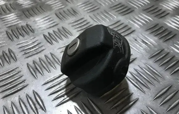 Audi 80 90 S2 B4 Fuel tank filler cap 191201553