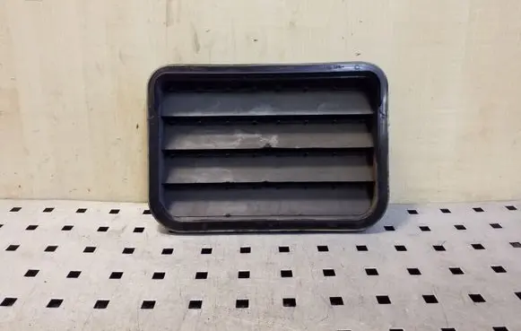 Quarter panel pressure vent