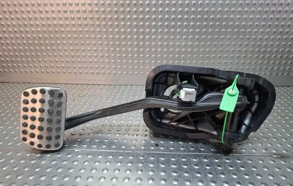 Mercedes-Benz E AMG W213 Brake pedal S26371776 A2052920007