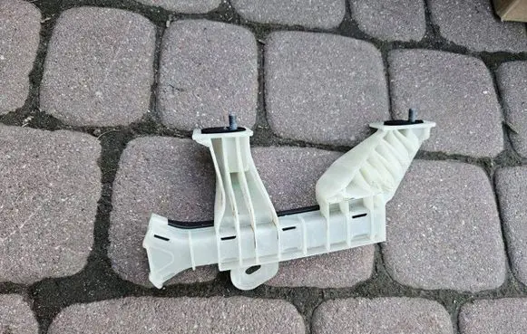 Opel Mokka B Front door windshield rail 982082880
