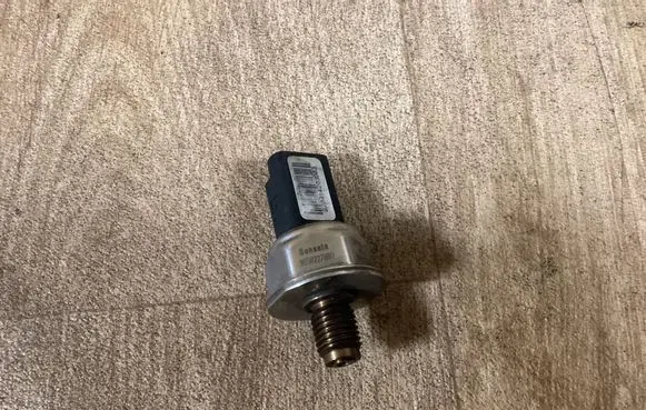 Ford Mondeo MK IV Fuel pressure sensor 9658227880
