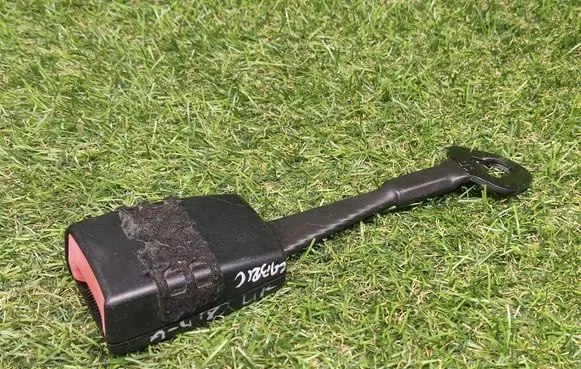 Audi A4 S4 B7 8E 8H Front seatbelt buckle 8H0857755