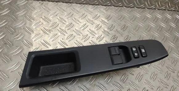 Toyota Yaris Electric window control switch 742320D670