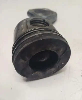 Mercedes-Benz Sprinter W906 Piston with connecting rod 8370