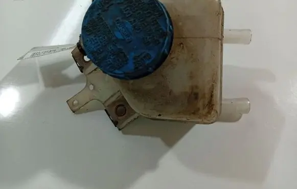 Nissan Almera Tino Brake fluid reservoir