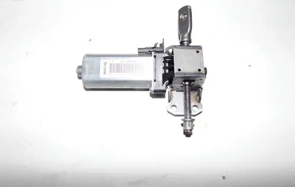 Volkswagen PASSAT B8 Seat adjustment motor 