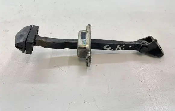 Honda CR-V Rear door check strap stopper