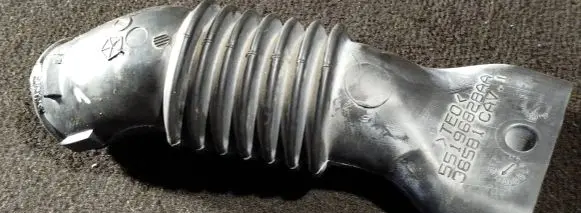 Jeep Grand Cherokee (WJ) Air intake hose/pipe 55196828AA
