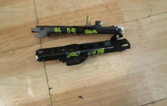 Audi A4 S4 B5 8D Seat belt adjustment rail 