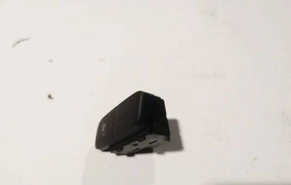 Volkswagen Polo IV 9N3 Electric window control switch