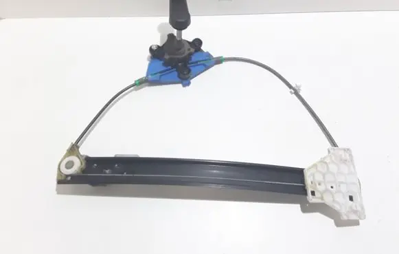 Rear door manual window regulator