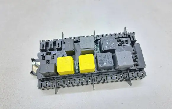 Mercedes-Benz GLE (W166 - C292) Fuse module A1669068201