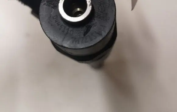 Opel Insignia A Fuel injector 0445110327