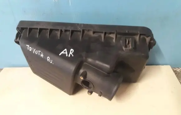 Toyota Avensis T270 Air filter box cover 177050G011