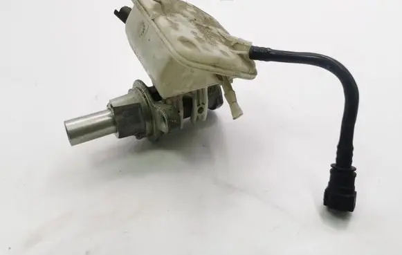 Citroen C4 II Master brake cylinder Y24879 0204051007