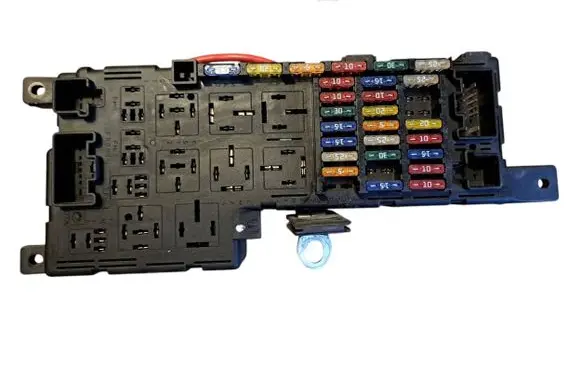 Volvo XC70 Fuse module 8678449 518829007