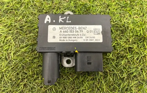 Mercedes-Benz A W169 Glow plug pre-heat relay A6401530479 899087000