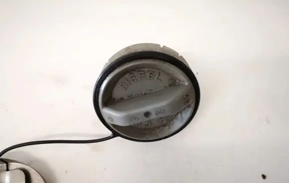 Toyota Avensis Verso Fuel tank filler cap 