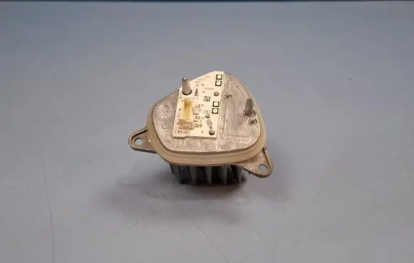 Opel Crossland X Headlight ballast module Xenon 90181483 MDE916429 39153538