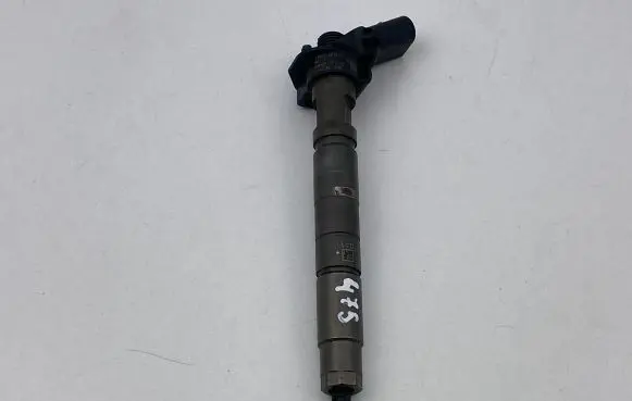 Hyundai Santa Fe Fuel injector 338002F000 110217 0445116018