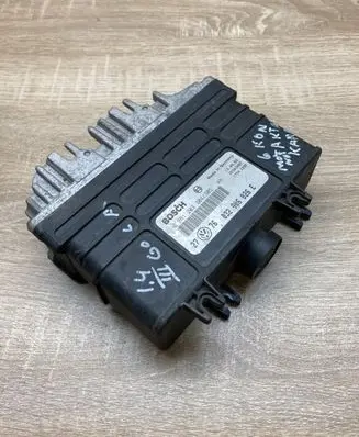 Volkswagen Golf III Engine control unit/module ECU 032906026E 0261203304
