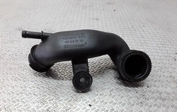 Volkswagen Touareg I Engine coolant pipe/hose 7L6122291A