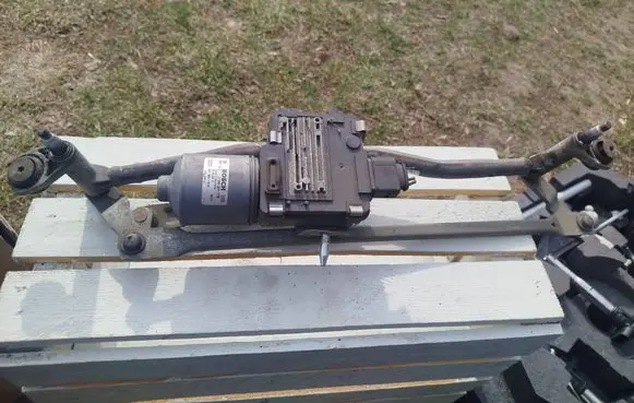 Audi A3 S3 8P Front wiper linkage and motor 8P1955119A 0390241719 HW04SW0130